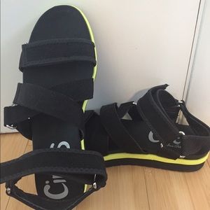 Circus by Sam Edelman black sandals.